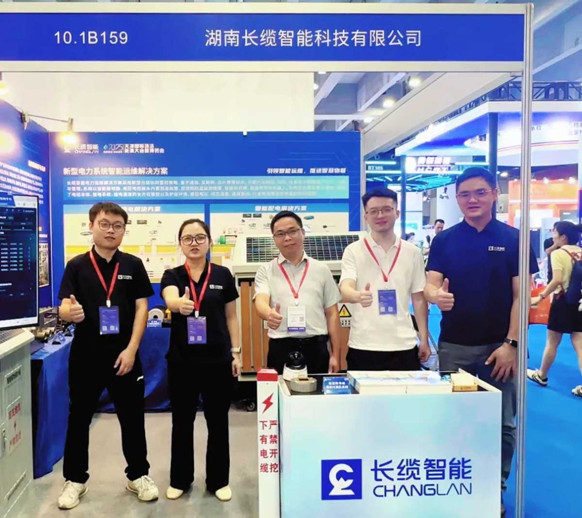 【资讯】| 长缆智能闪耀EPES亚洲电力展 以创新监测技术引领电网智能运维参展员工