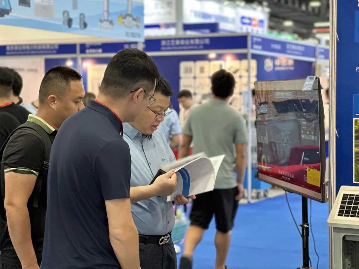【资讯】| 长缆智能闪耀EPES亚洲电力展 以创新监测技术引领电网智能运维客户参访