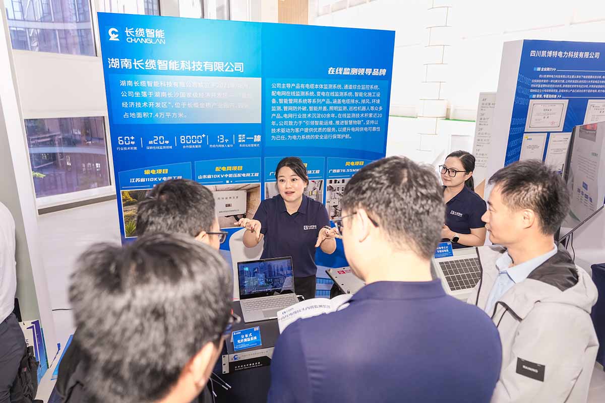 数字赋能石化电缆运维，长缆智能青岛展会获瞩目-倾听众多访展人员的需求并交流