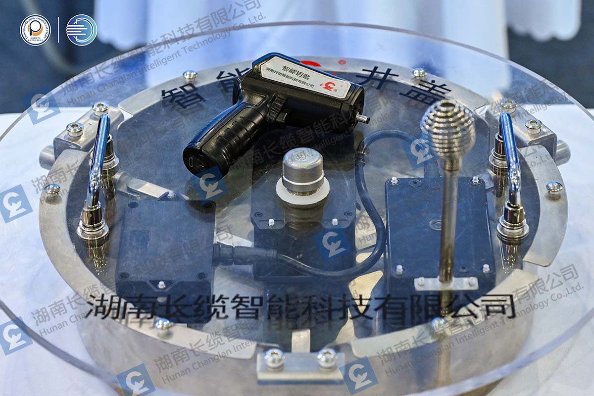 数字赋能城市生命线运维,长缆智能亮相成都国际管网展智能电控井盖