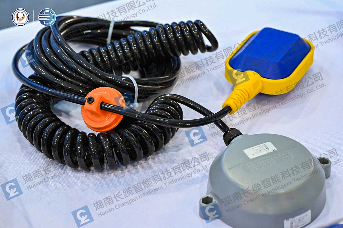 数字赋能城市生命线运维,长缆智能亮相成都国际管网展井盖监测终端