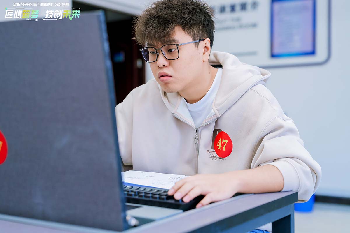 技耀望城，载誉而归！长缆智能斩获经开区职业技能竞赛一等奖！廖展鹏比武现场